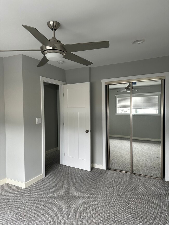 Building Photo - 732 9th St