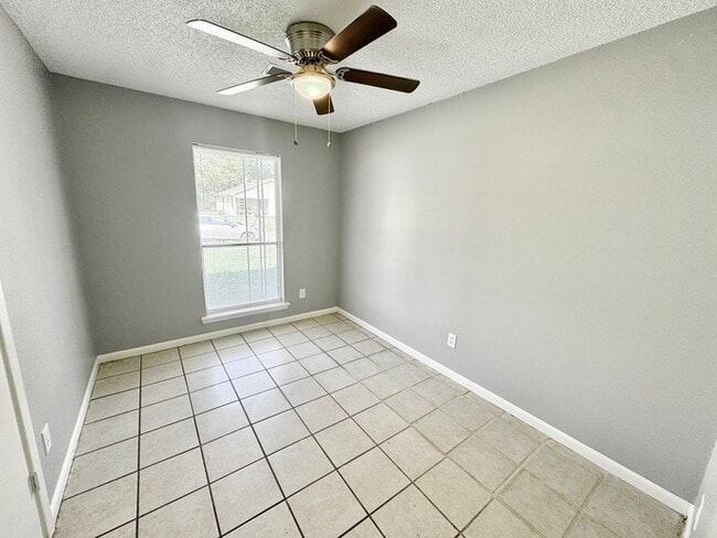 Building Photo - 5168 Corkwood Dr