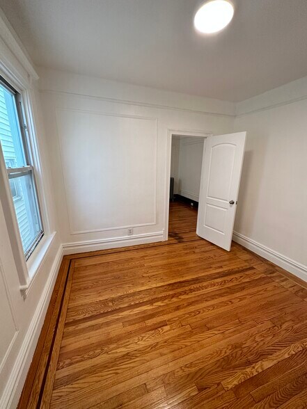 Building Photo - 3280 Perry Ave