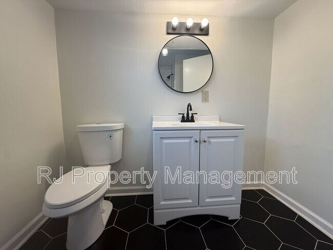 Building Photo - 5512 Cottonwood Rd