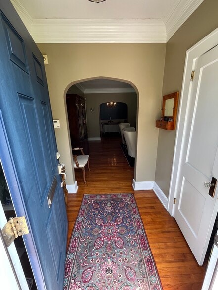 Building Photo - 718 Beard St