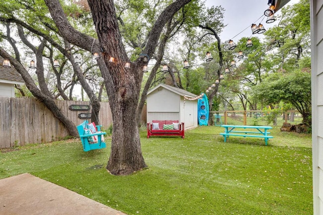 Building Photo - 1208 E 3rd St