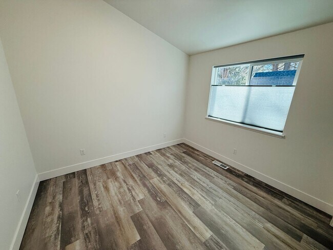 Building Photo - 1084 Dedi Ave