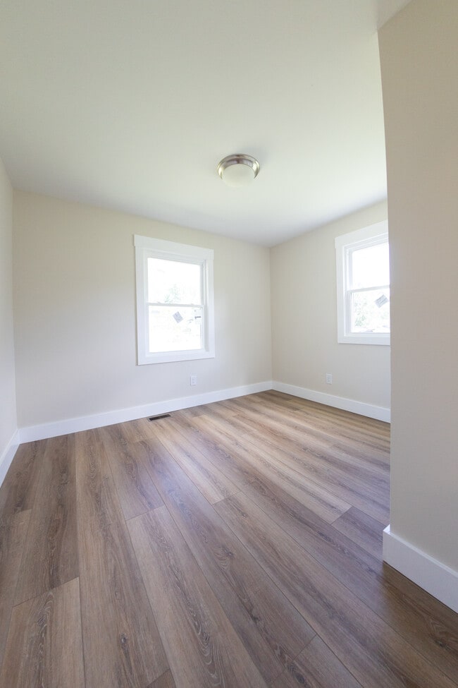 Building Photo - 208 Forestview Dr