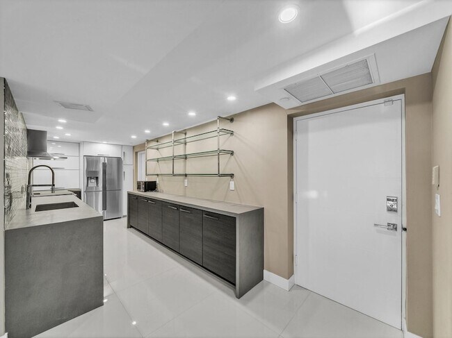 Building Photo - 1151 N Fort Lauderdale Beach Blvd