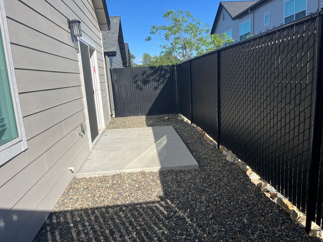 Building Photo - Newly built homes with City of Redding solar!