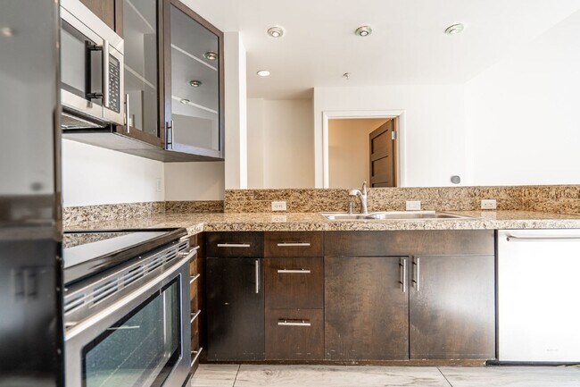 Building Photo - Central Phoenix Condo