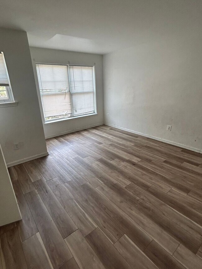 Building Photo - 760 N 41st St