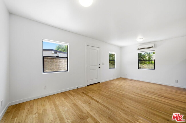 Building Photo - 1741 N Ave 46