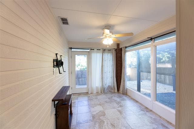 Building Photo - 2405 Sunflower Ln