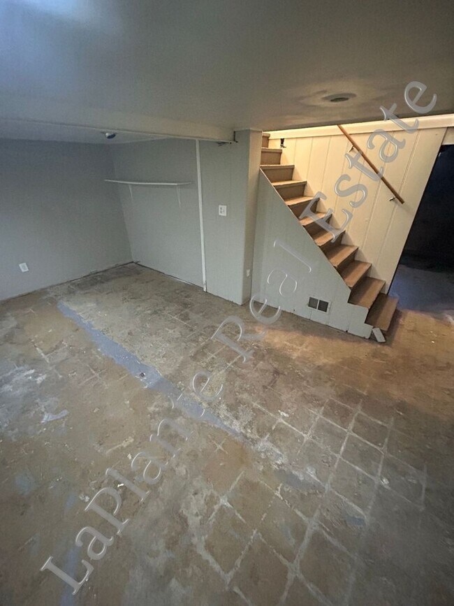 Building Photo - Cute 2 bedroom, 1 bath home on a corner lo...