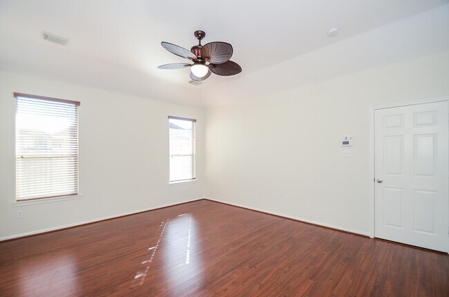 Building Photo - 12918 Hawthorne Shores Dr