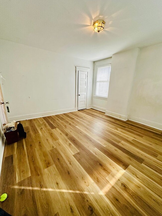 Building Photo - Gorgeous 4bdrm/1.5bth Home Located on Seminary Avenue in Richmond's North Side!!