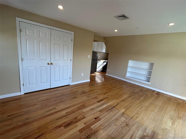 Building Photo - 631 W Market St