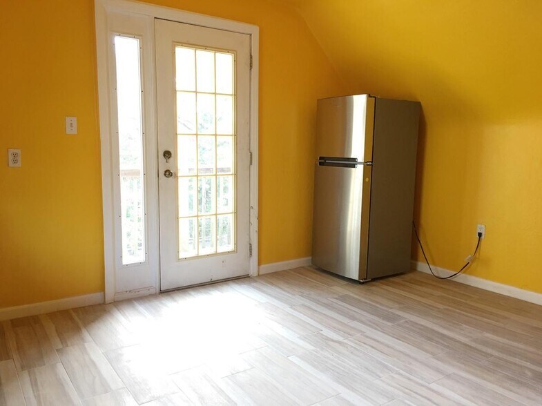 Building Photo - 703 Ivy St