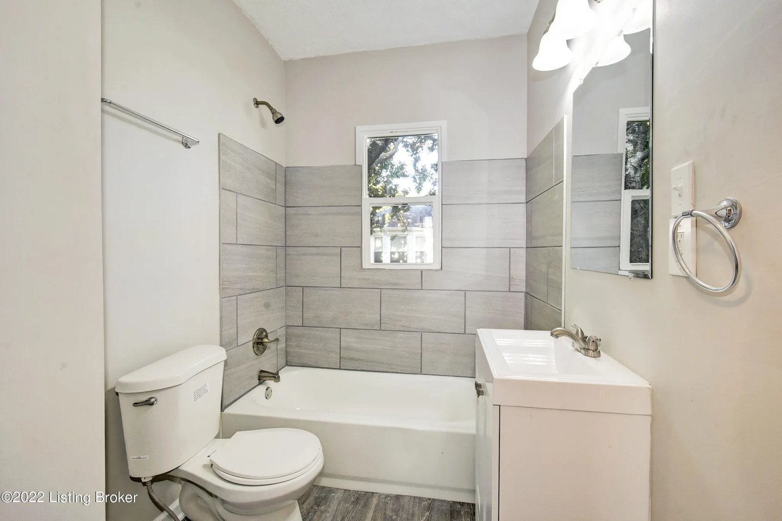 Building Photo - 130 Gillette Ave