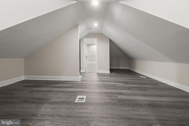 Building Photo - 505 McCabe Ave