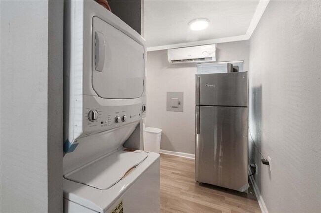 Building Photo - 204 E 30th St