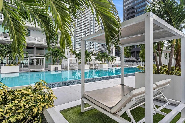 Building Photo - 690 SW 1st Ct