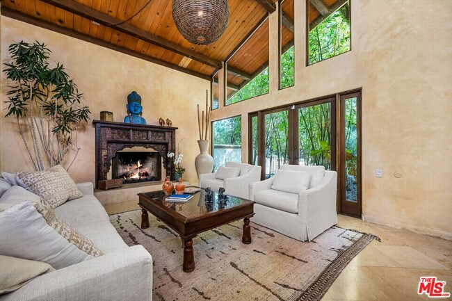 Building Photo - 4557 Saltillo St