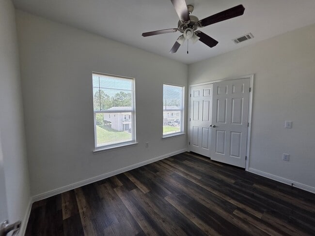 Building Photo - 3/2.5/2 Ready for Move in