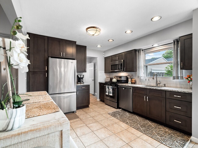 Building Photo - 126 Beachwood Ave