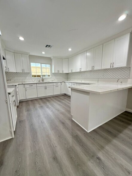 Building Photo - 10501 Angell St