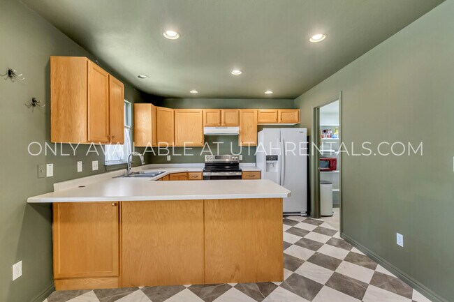 Building Photo - 1328 S 1550 E
