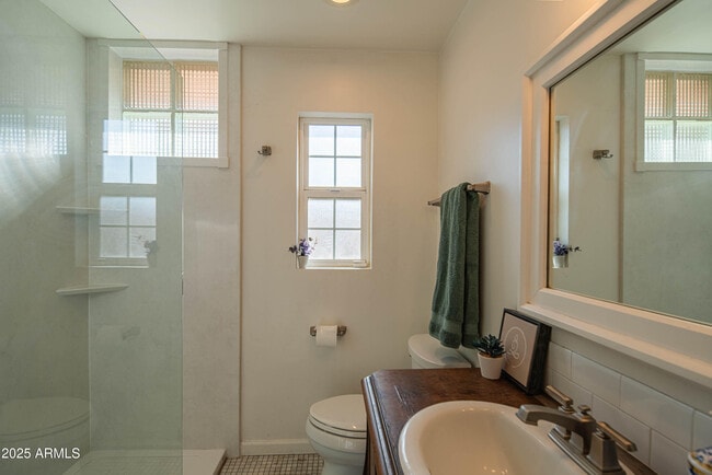 Building Photo - 1909 E Bethany Home Rd