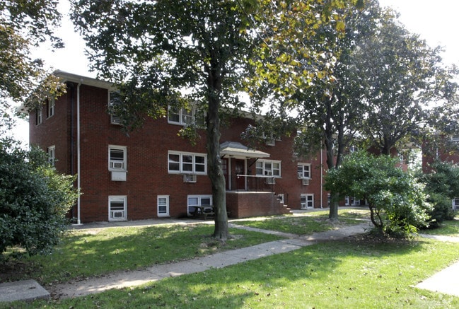 Primary Photo - Woodbridge Arms Apartments