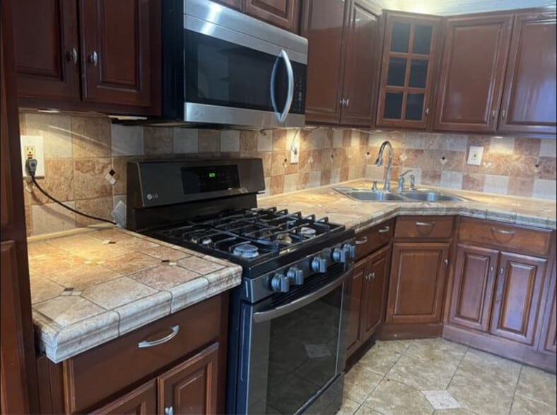 Building Photo - 4337 H St