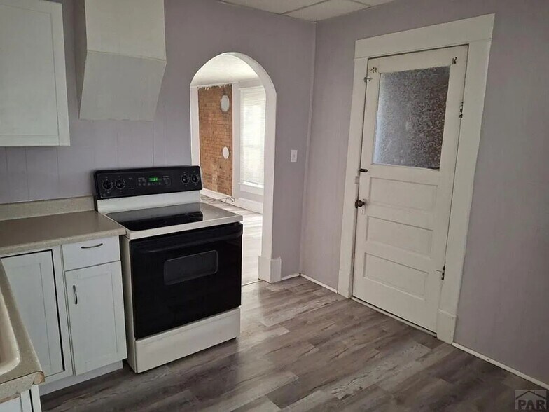 Building Photo - 410 6th St