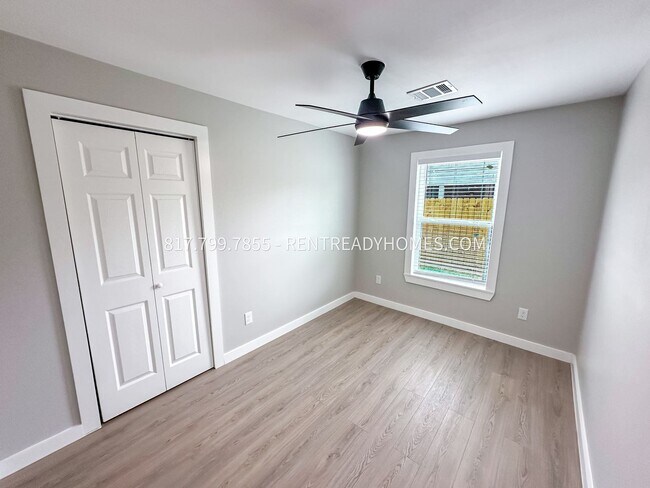 Building Photo - 8142 Howard Dr
