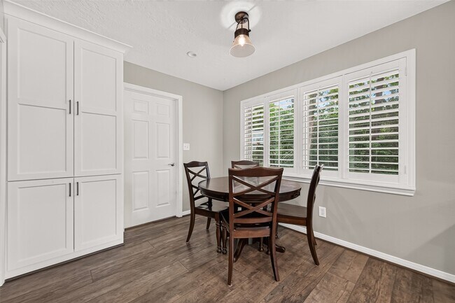 Building Photo - 23011 Fox Hunt Dr