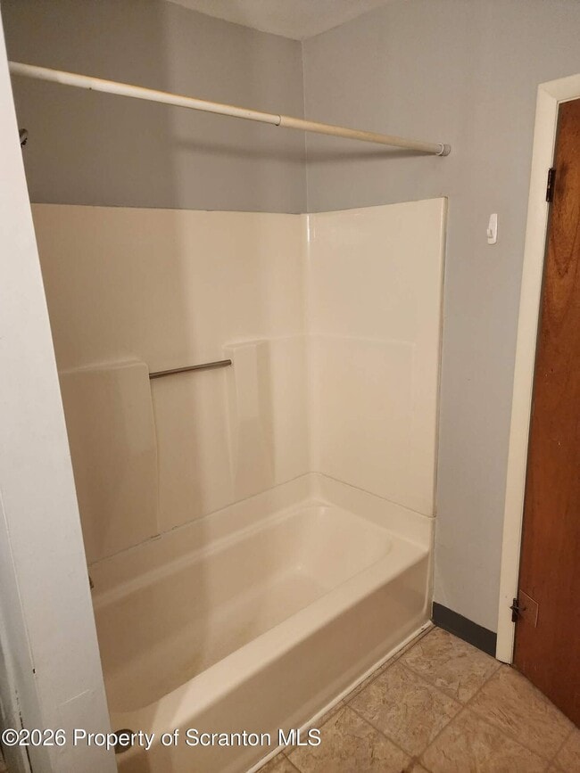 Building Photo - 16 Watkins St