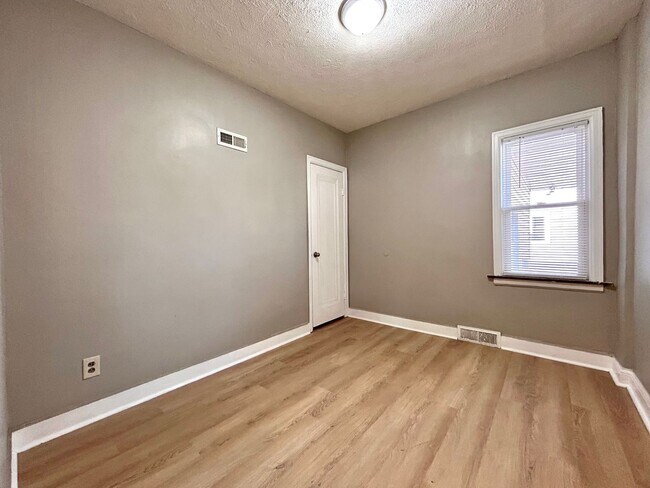 Building Photo - 297 W Larch Ave