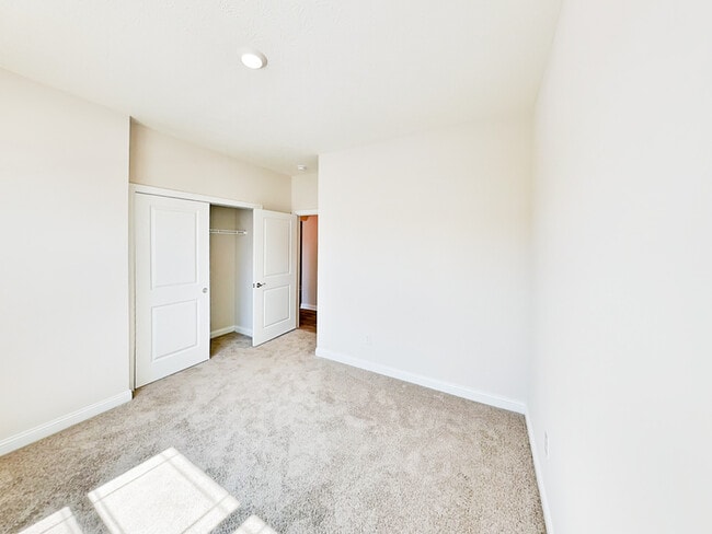 Building Photo - 8842 Faulkner Dr