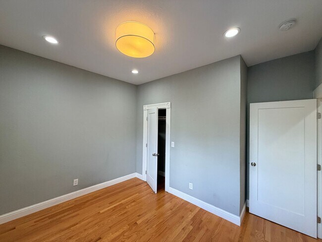 Building Photo - 1224-1226 Campbell St