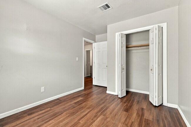 Building Photo - 3709 E 27th Pl