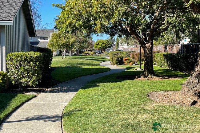 Building Photo - Modern Foster City 3 Bedroom Townhome with...