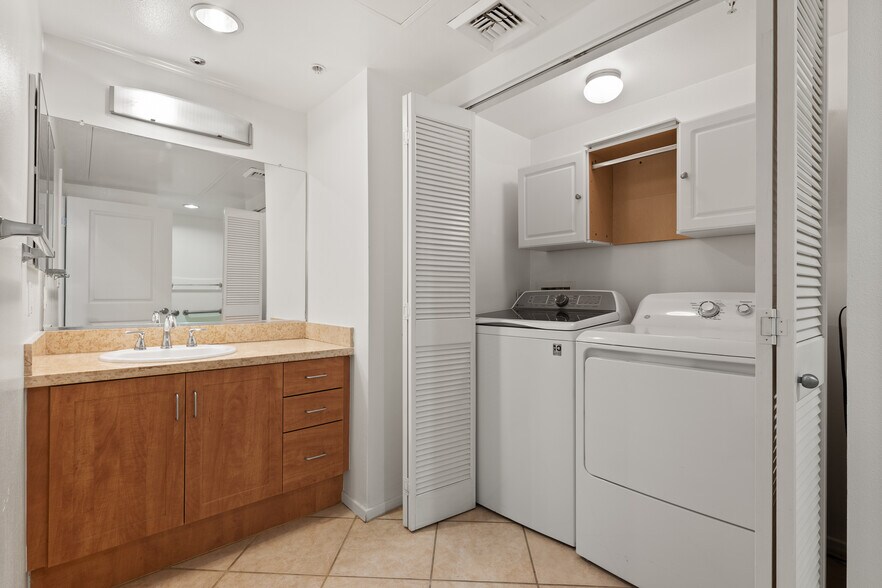 Building Photo - 267 S San Pedro St