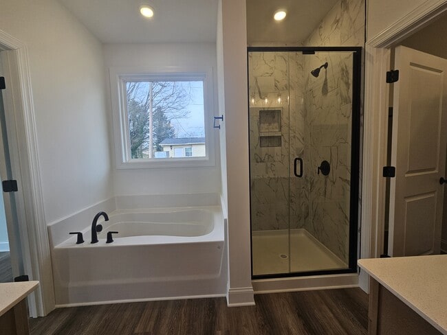 Building Photo - 201 Dale Dr