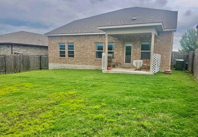 Building Photo - 533 Gabrielle Anne Dr