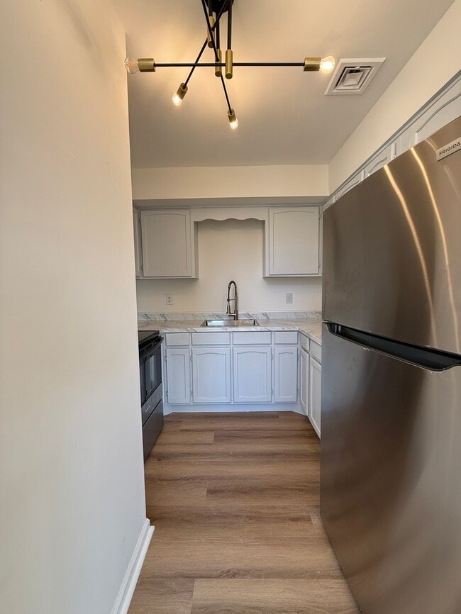 Building Photo - 1434 Mediterranean Ave