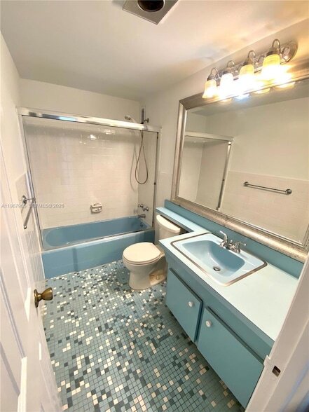Building Photo - 400 Golden Isles Dr