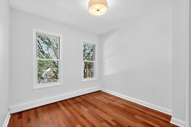 Building Photo - 382 Webster Ave