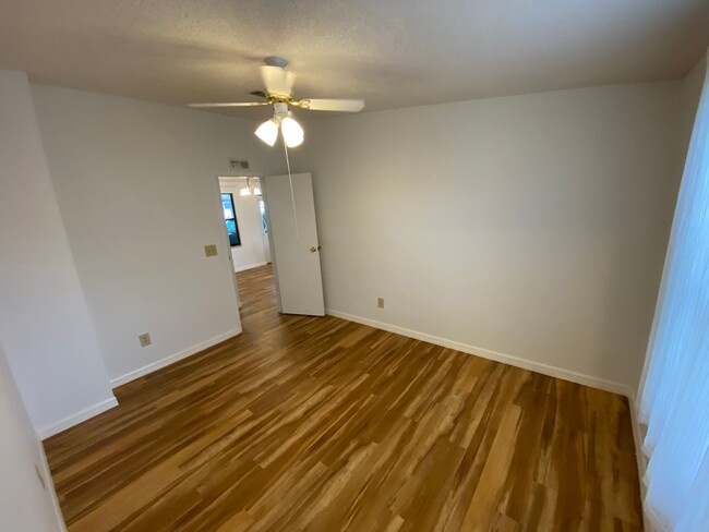 Building Photo - ANNUAL Rental - Unfurnished 2 Bedroom 2 Ba...