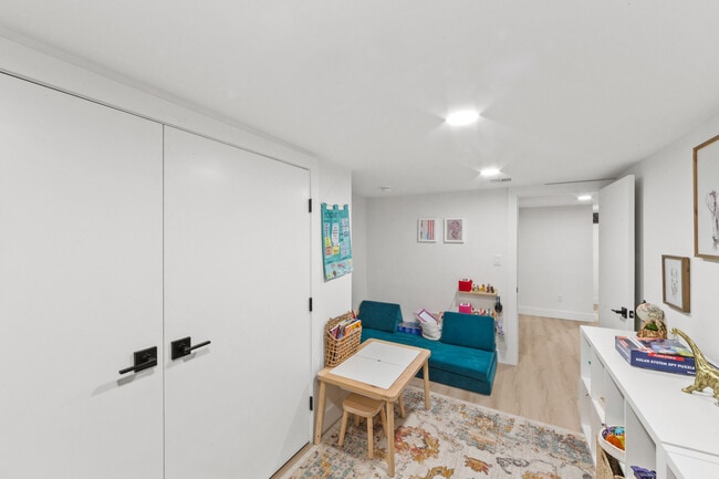 Building Photo - 17-11 Berdan Ave