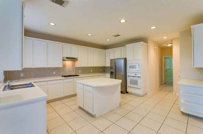 Building Photo - Spacious 5-Bedroom Home in Brazos Landing!