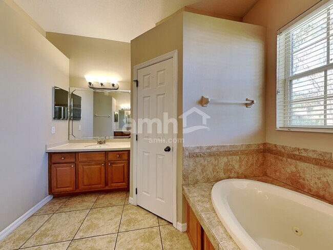 Building Photo - 2770 Spicebush Loop